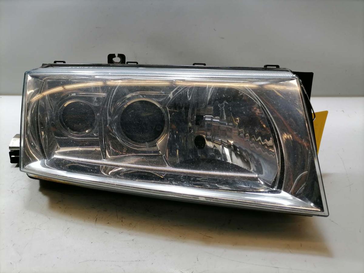 Skoda Octavia 1U original Xenonscheinwerfer vorn rechts Bj.2003